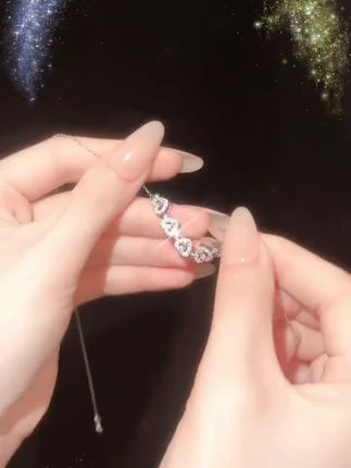 给老婆送这条四叶草项链,给她一个惊喜逗她开心!#520礼物 #520送女友 #礼物推荐 #无法拒绝的520礼物 #仪式感不能少