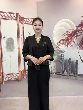 这款早秋套装太美了