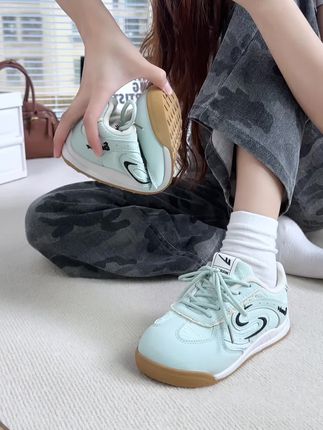 让鞋子提醒自己享受美丽,不惧脚下源于内心的自信 #透气舒适 #初秋穿搭 #学生穿搭 #经典 #软底软面穿上超舒服