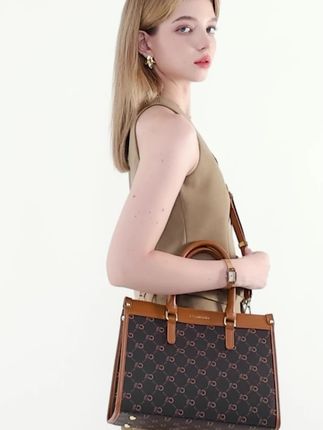 姐妹们,这款背包太有质感了!不挑年龄身材,谁背谁好看!#女士爆款包包推荐#精致女人必备 #包包种草 #轻奢女包