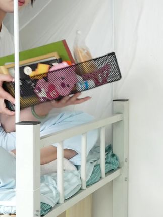 用上这款床头收纳挂篮,让你宿舍床面空间翻倍!