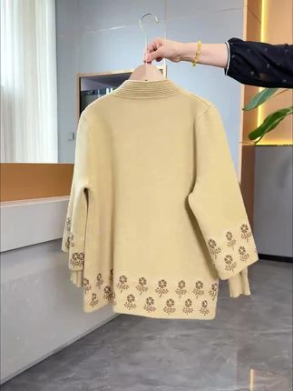 秋日焕新,妈妈更年轻 妈妈的秋天两件套,时尚减龄,舒适有型 #妈妈装 #中老年女装 #一整套穿搭