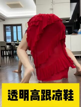 这双透明高跟,像把 “路人感” 一脚踩碎