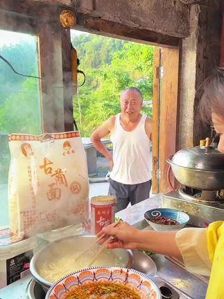 明明只是小面调料,但它却可以拌面拌粉拌凉菜,炒菜也是可以的#美食 #重庆小面调料