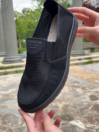 如果你天热穿皮鞋怕闷脚,那就试试这款舒适透气不闷脚,软底软面不累脚的布鞋吧#休闲鞋 #防滑耐磨 #好穿不累脚