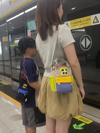 有趣又独特的亲子包包来啦#单肩斜挎包 #亲子包 #出门必备手机包推荐 #旅行包包