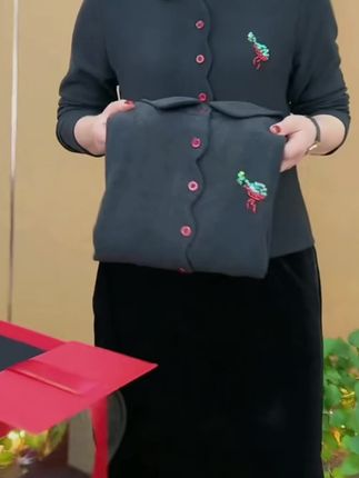 秋冬新款长袖面料柔软舒适,减龄显瘦,时尚百搭,穿上它,你就是女神!