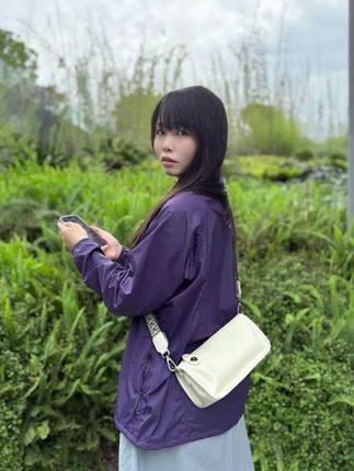 简简单单的一只斜挎包,颜值拿捏了!#斜挎包 #女包 #美包分享 #单肩包 #美出高级感