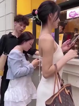 经常低头玩手机,哪里不爽你就用它滚一滚,温温热热的好舒服! #亲测分享 #低头族 #久通液 #按摩放松 #肩颈