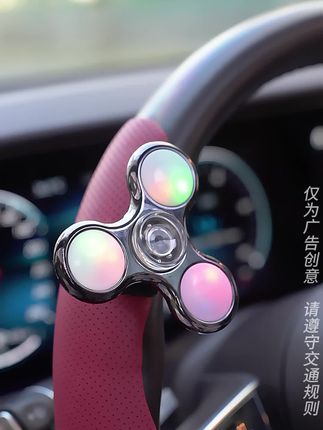 精选升级纳帕皮趣味卡套、防滑助力透气一体成模,卡的牢卡的稳、升级陀螺灯光解压模式