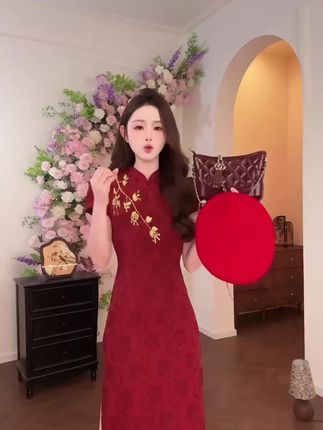 中国风红色旗袍连衣裙,穿上显气质,显瘦又减龄!