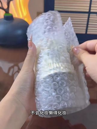 不会化妆懒得化妆,又想美美的出门,那你直接涂它就行#贵妇膏#懒人贵妇膏 #防水防汗不脱妆