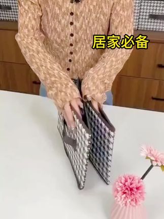 家里面衣服裤子多的,可以试试这个#衣服收纳盒 拿取方便,还节省空间 #折叠收纳箱 #收纳整理 #千鸟格收纳箱