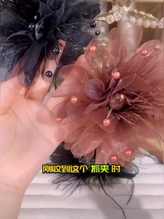 爱自己从头开始,戴上这款牡丹花羽毛抓夹