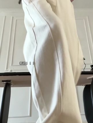 小个子锁死!白色弯刀垂感显高,遮胯不臃肿,搭短 T 秒变利落范儿~