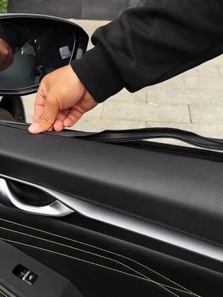 吉利汽车装上车窗密封条 能够将水渍灰尘隔绝在外 噪风噪大大降低车友快给爱车安排上吧!吉利汽车 #车窗密封条 #密封条