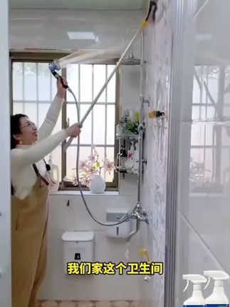家人们,这个清洁剂针对浴室的玻璃、浴缸、洗手盆 、瓷砖、马桶都特别好用,你们也试试吧#草酸清洁剂