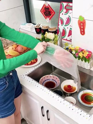 终于找到这种加长加厚服贴的#家务手套 了,防水防油,戴着它做饭刷碗很方便#洗碗手套 #居家好物