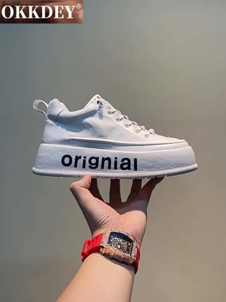 穿腻了死板的皮鞋,来一双潮流的小白鞋吧,一双穿三年!