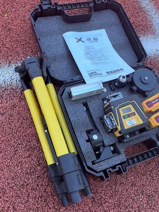 新款全新升级增强款水平仪,采用德国欧司朗灯芯,室外阳光 下清晰可见,配备两块超大容量锂电池,续航更加持久!