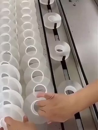 这款可水洗的无痕双面胶带粘贴牢固不留痕迹,家里车里都能用,用多少剪多少,生活用品小物件轻松固定 #双面胶带