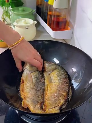 39大小型号一个价格,今天购买送锅盖,正宗铁锅,无涂层,不粘锅,老婆的家庭常备,做菜快,爆炒香