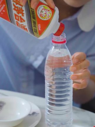 为什么说2025年一定要读道德经?因为它的智慧才是在困境之中能为你指明方向的明灯
