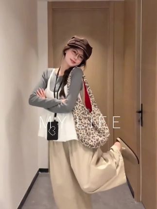 小孕妇们产检被追着要链接的休闲舒适穿搭来了,真的太好看了!一件花苞吊带搭配阔腿裤,再穿上西装外套,休闲舒适又洋气,孕前孕后都能穿的一款。而且它的面料非常柔软舒适,非常适合孕期的姐妹们穿,喜欢的姐妹赶紧入手一套试试吧!点击下方链接就可以购买了!#孕妈分享 #一个身体两个心跳 #最美孕妇 #孕妈妈 #准妈妈