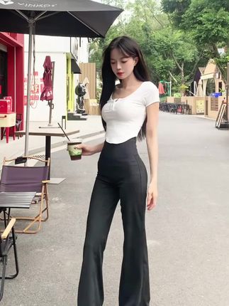 谁懂啊,这条瑜伽裤直接封神!#显痩显高显腿长 #瑜伽裤 #微喇裤