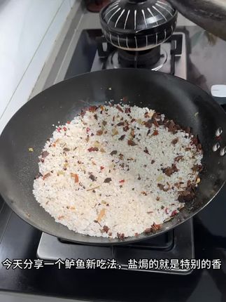 又到了吃梭子蟹的季节,不要老清蒸了,那样营养和鲜味都流失了,像我这样用海盐焗出来肉质会香更鲜甜,做法还特别简单