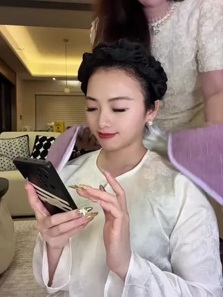 哪里需要敷哪里,家里有它一个就够了,敷颈肩,敷腰,肚子,膝盖,暖脚都可以,一点也不耽误事