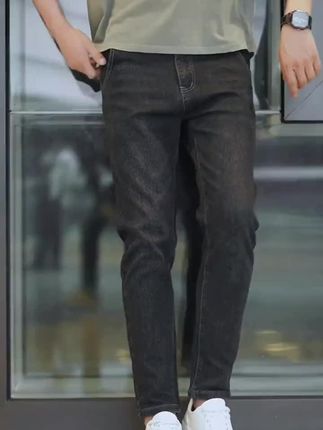 男士秋季休闲风牛仔裤,简约设计不花哨,居家外出都好穿 #男士牛仔裤 #秋季穿搭 #休闲风 #居家外出 #舒适好穿