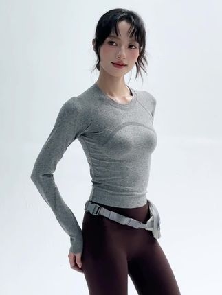 啊啊啊!这件瑜伽服也太酷了吧!修身显瘦身材线条 展现运动带来的自信和精神力!
