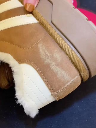 这把刷子真的太绝了!不沾水也不用清洁剂,麂皮绒雪地靴都可以用它打理,爱了爱了~#鞋刷 #冬季必备
