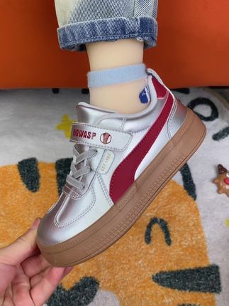 过几天孩子就开学了,不要再给娃穿杂牌的鞋子了,我赶紧给娃抢了两双大黄蜂家的新款儿童德训鞋,孩子上学穿真的太合适了,商场里面都要300多,现在商家换季冲销量,专卖店发货,你们看我这里才多少,比买杂牌都划算。#童鞋 #便宜又好穿 #母婴好物 #时尚童鞋#小白鞋 N