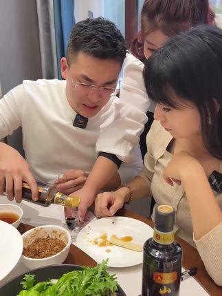 饭后二两,很多人没吃过正宗山西老陈醋,总酸度6度6年陈酿,执行标准GBT-19777才正宗#山西老陈醋#饺子#醋#纯粮酿造