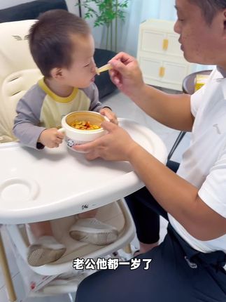 不想天天追着喂饭就赶紧安排它,贝苛硅胶辅食碗,大吸力不撒不漏 !#好物推荐🔥 #母婴好物 #宝妈推荐 #辅食碗 #宝宝餐具