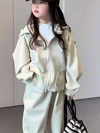 秋天衣服可以安排上了,舒适又能凹造型,这么搭配很加分