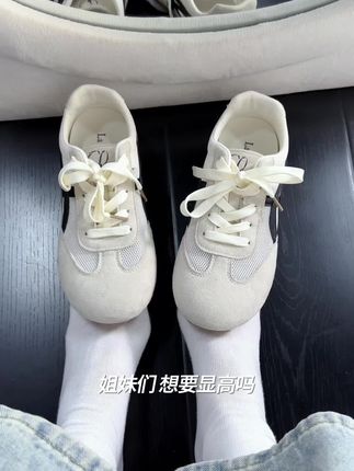 凉感布面触感瞬间降温,EVA鞋垫蜂窝结构加速排汗,一脚蹬设计解放双足,海边度假或日常穿搭,清凉感随行。