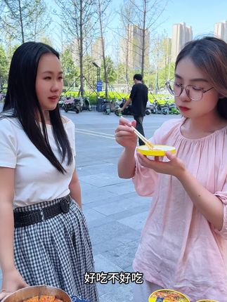 最近很火的酸辣粉来咯,吃完还想再来一桶,红薯粉孕妈都能放心吃