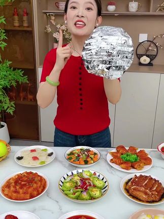 刚做好的饭菜,用它套上就能延长保温时间,吃剩了套好放在冰箱里也不会串味!