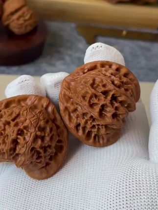 天然宫灯玉玺狮子头文玩手捻核桃京八棱粗筋迷你扎手刺多盘把件