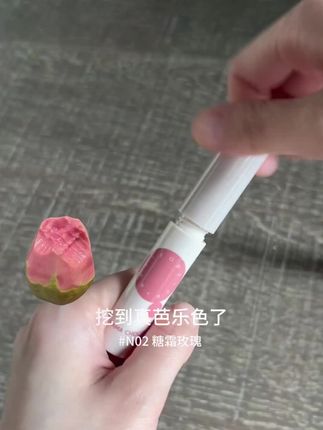 网红爆款唇釉,持久水润,滋润不沾杯,让你唇部水润一整天