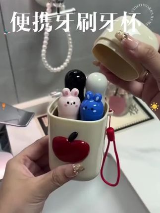这个便携牙杯牙刷真的全家都喜欢,孩子更是爱不释手,出去玩住酒店带着非常方便!# 旅行牙刷# 旅行漱口杯
