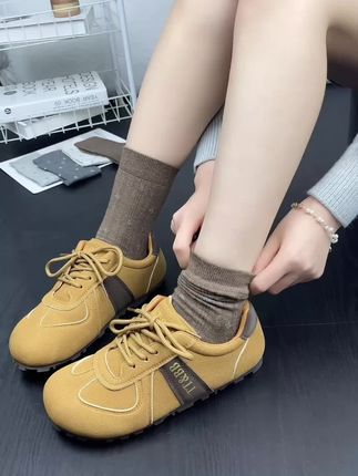 秋天搭配小碎花无骨袜也太好看了吧!复古焦糖色,软软的,超舒服~