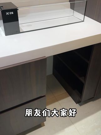 高清高透坚固耐用,分层过滤拒绝仓内死水,让水质更清澈就选金晶超白溪流缸。