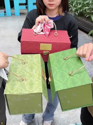 姐妹,你的粉底液早该换了!这款定妆粉底液质地轻薄服帖,一支=养肤+遮瑕+定妆,超级好用! #化妆