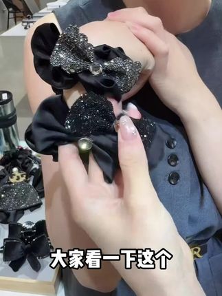 这款双蝴蝶结设计的发圈也太会了,温柔显质感,美到犯规!