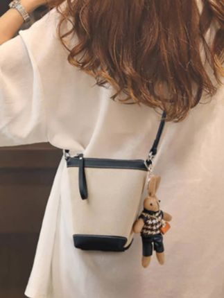 介包包设计灰常有个性,搭配起来敲吸睛~#斜挎包 #女包 #美包分享 #手机包 #美出高级感