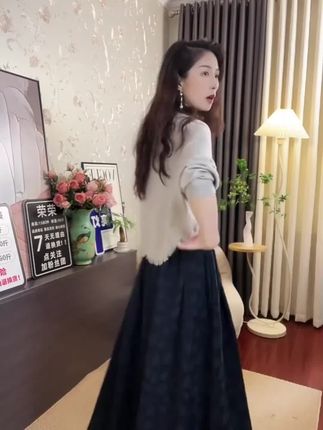2025春秋季新款流苏V领针织开衫上衣女秋季宽松大码蝙蝠袖外套